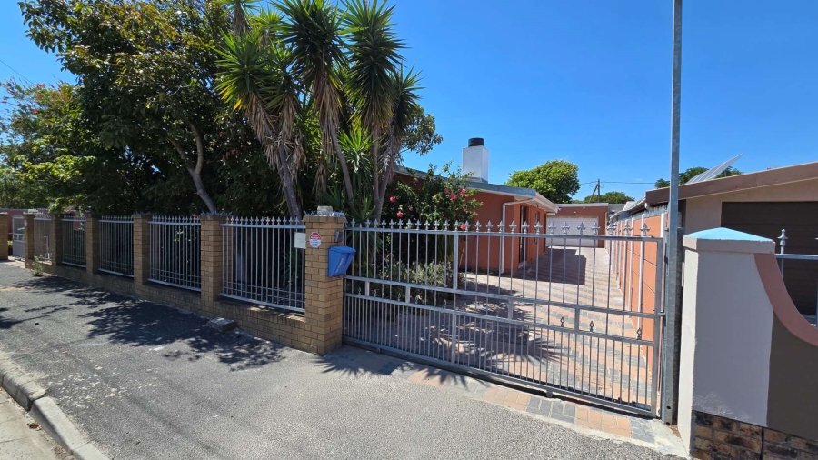 6 Bedroom Property for Sale in Churchill Estate Western Cape